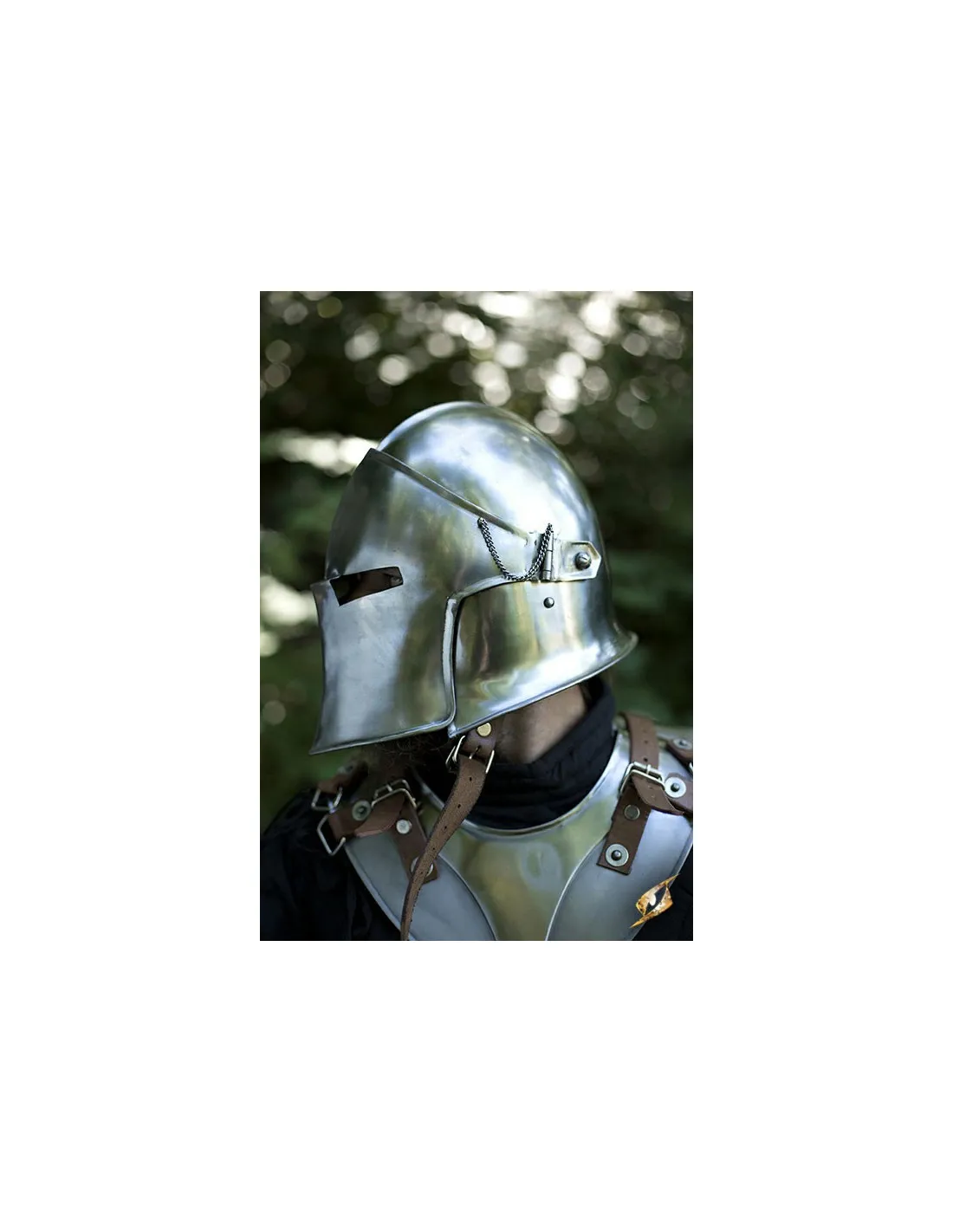 Bacinete medieval con visor