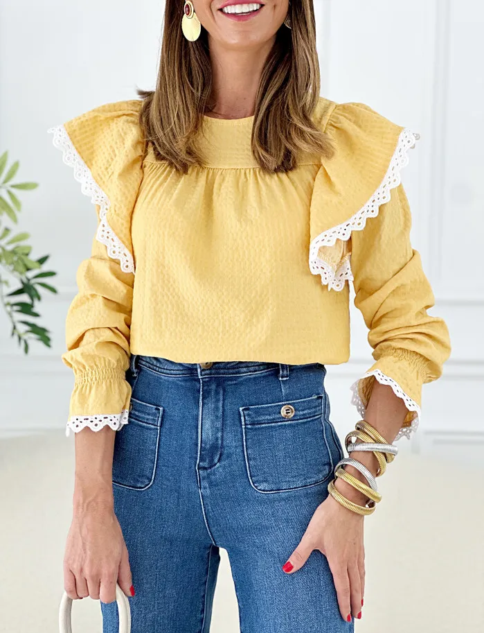 Blusa Carlota puntilla mostaza