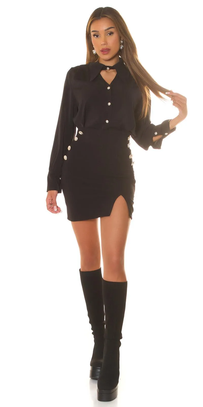 Blusa negra con botones con perlas