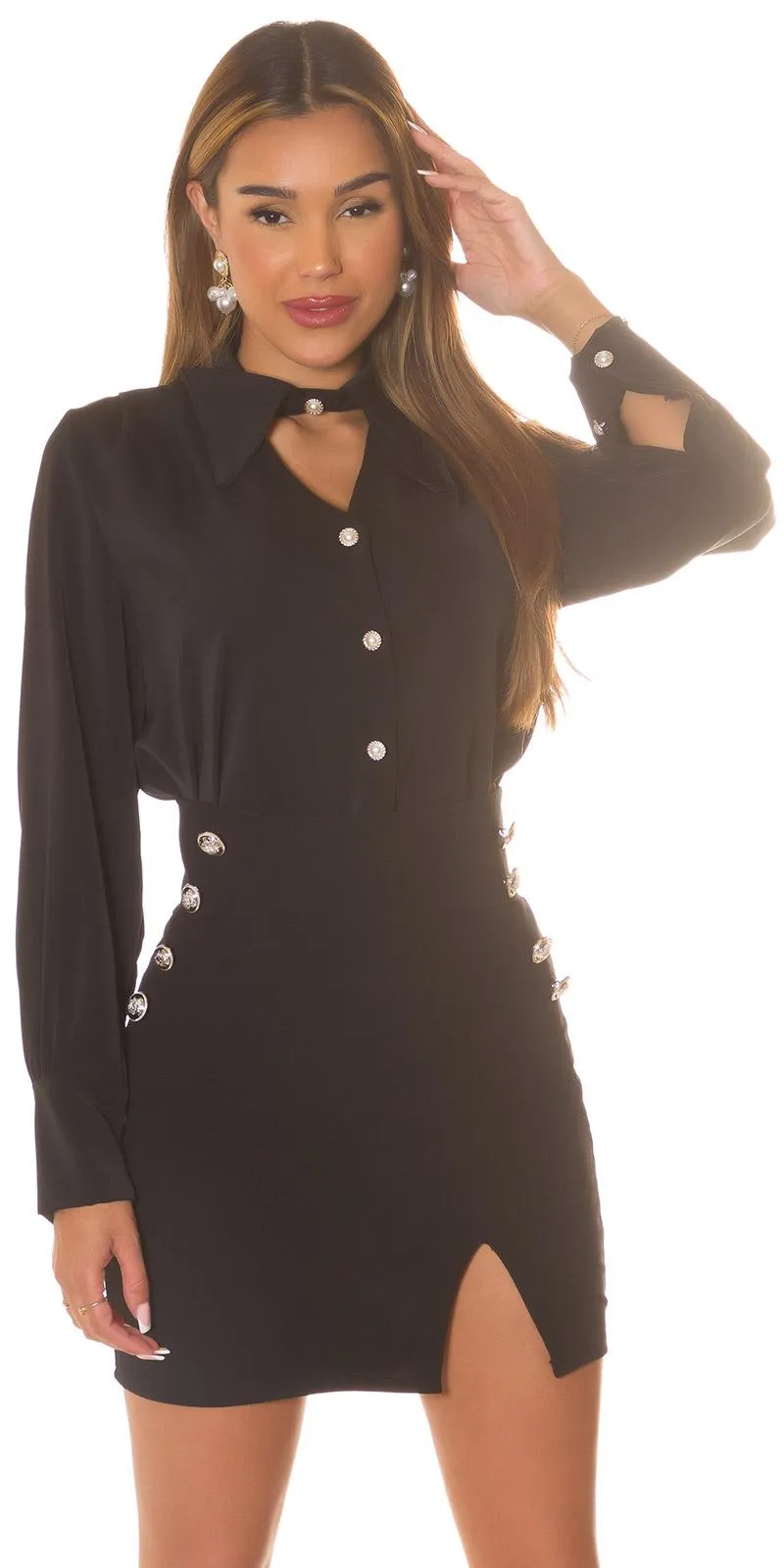 Blusa negra con botones con perlas