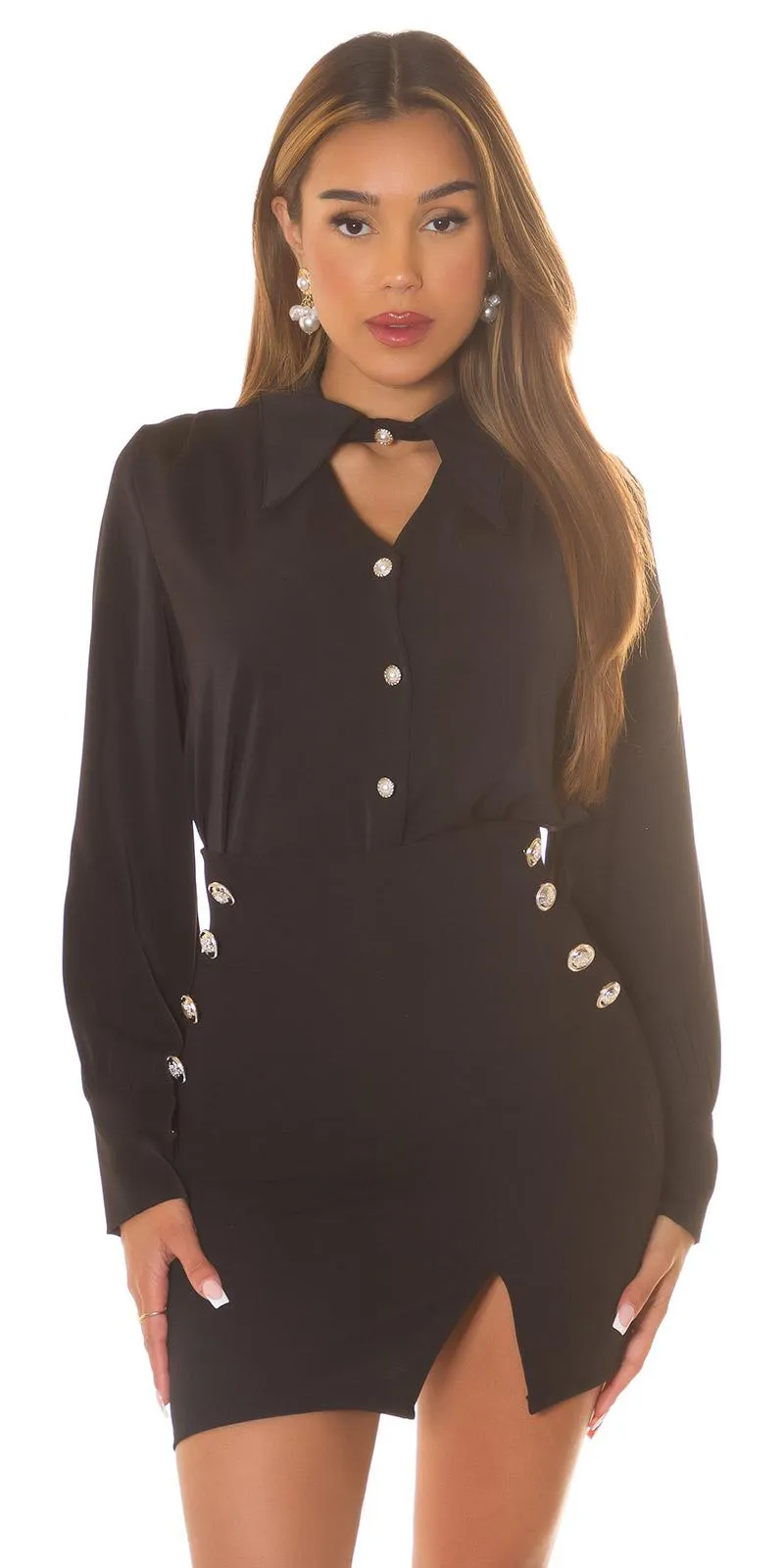 Blusa negra con botones con perlas