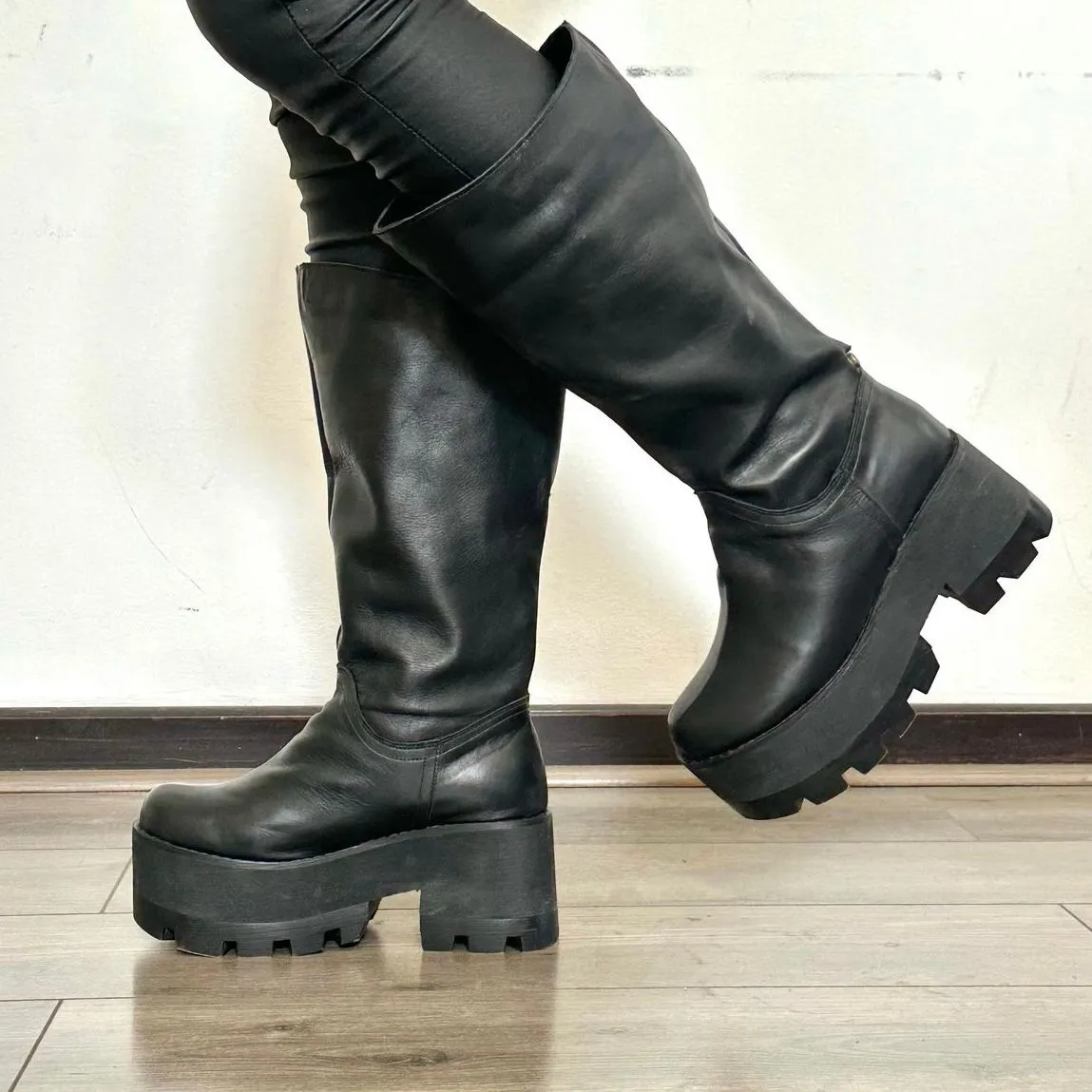 Bota Negra Lisa Plataforma