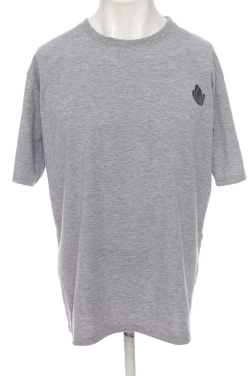 CAMISETA COLOR GRIS  CLOSEANDO