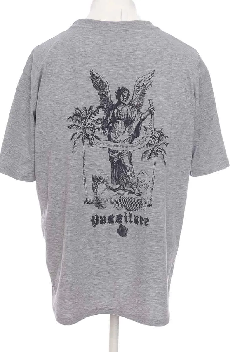 CAMISETA COLOR GRIS  CLOSEANDO