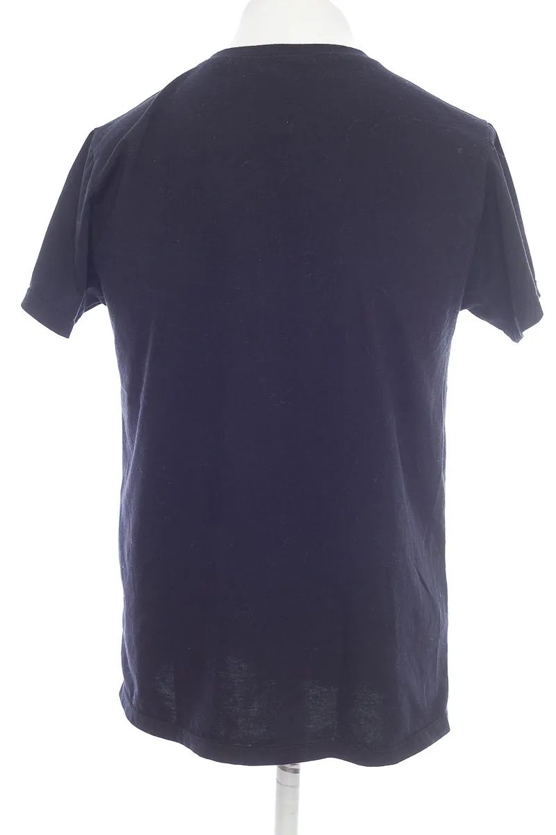 CAMISETA COLOR NEGRO  CLOSEANDO