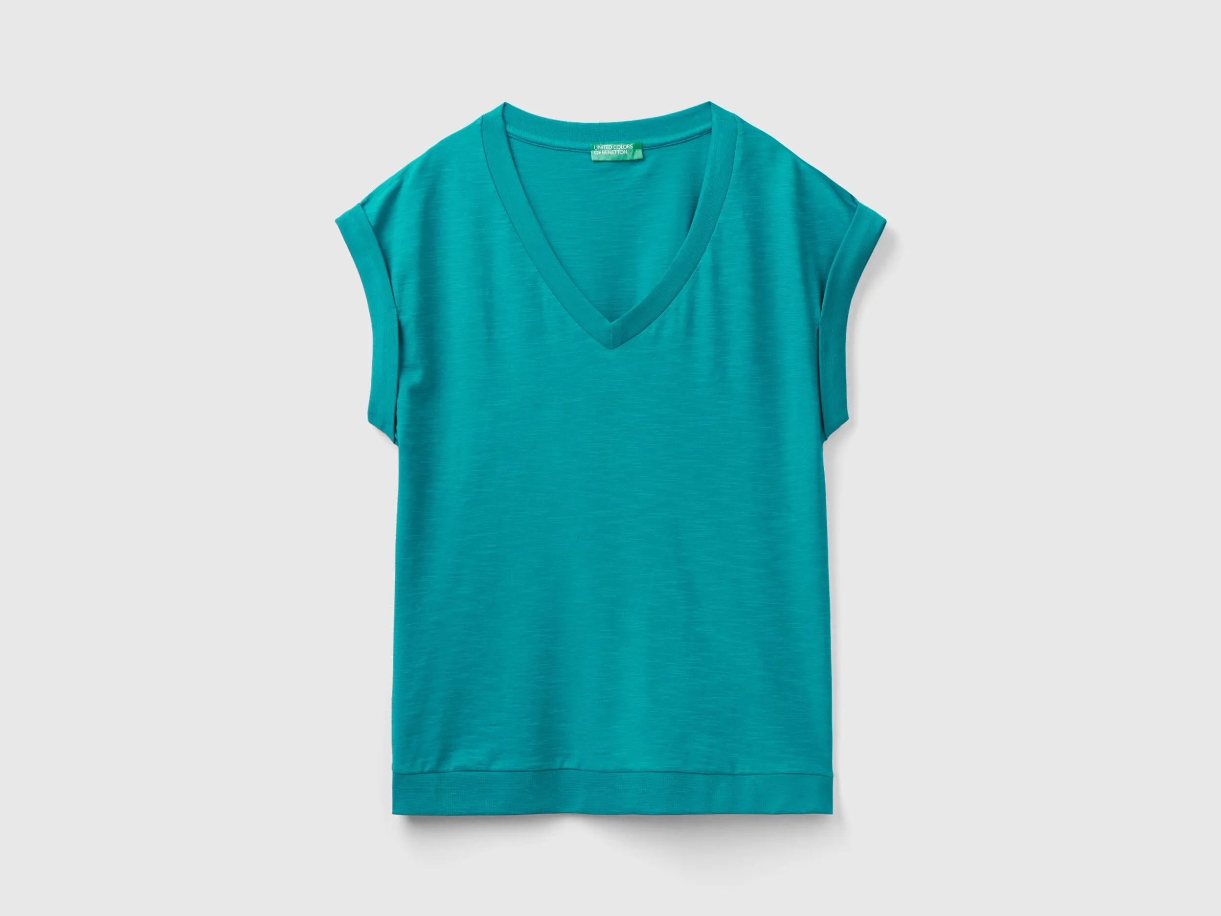 Camiseta con escote de pico