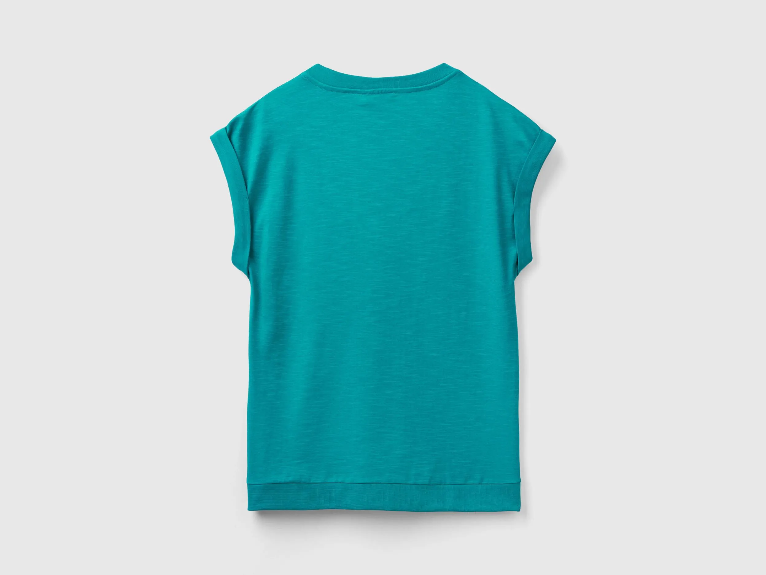Camiseta con escote de pico