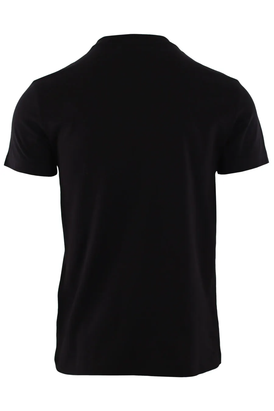 Camiseta negra con logo redondo dorado
