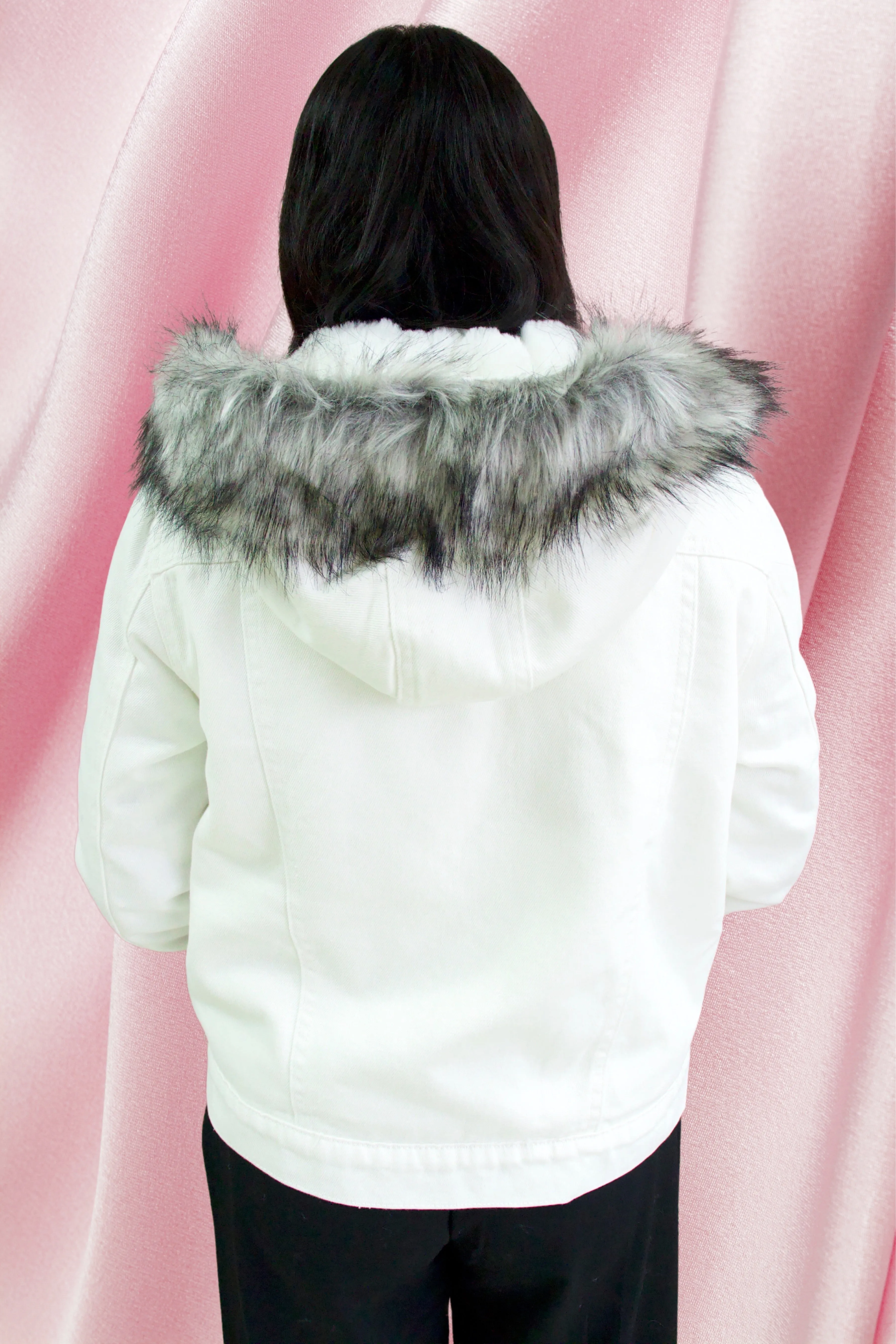CHAMARRA BLANCA CON FORRO ABORREGADO CON GORRA QY016ER1
