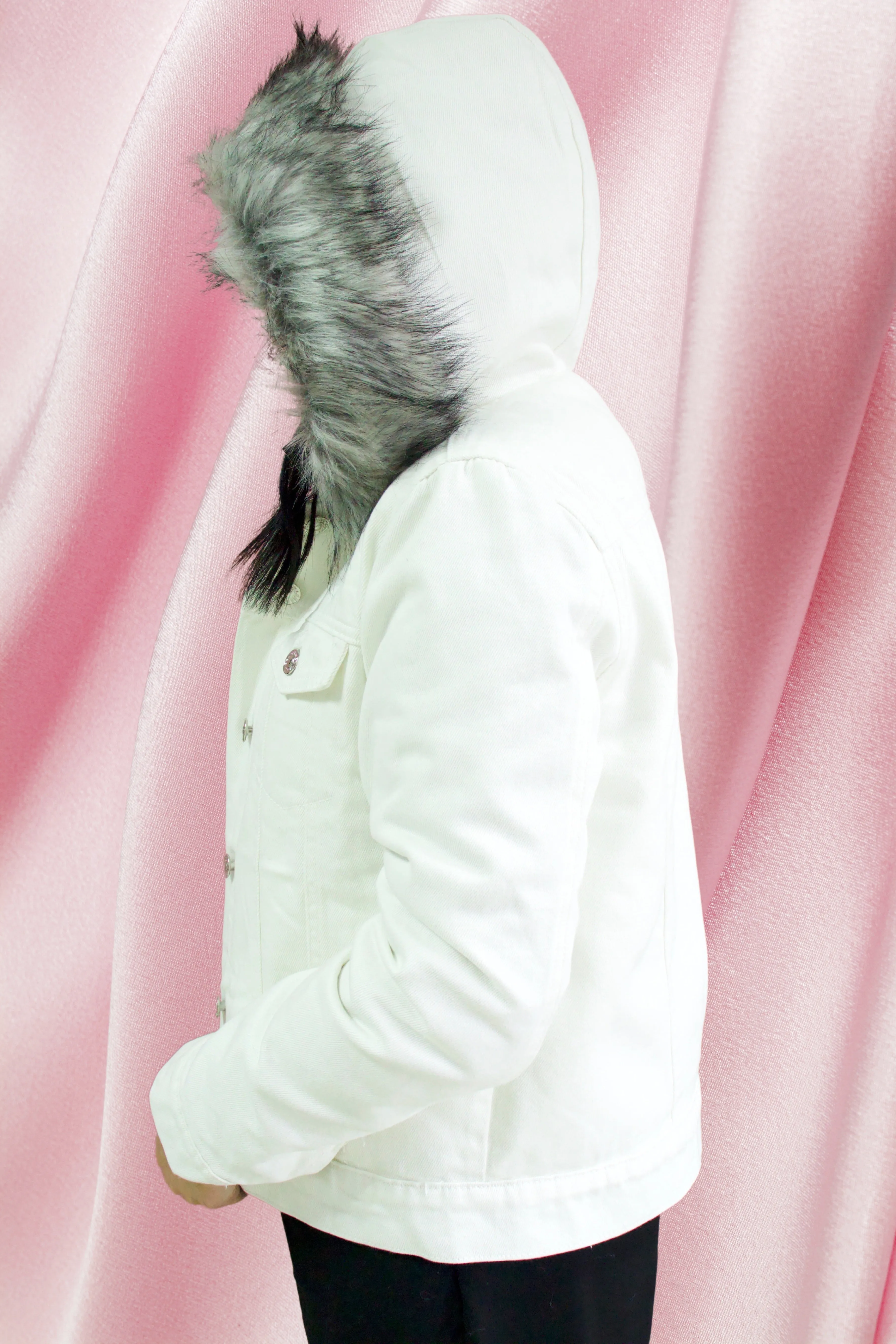 CHAMARRA BLANCA CON FORRO ABORREGADO CON GORRA QY016ER1