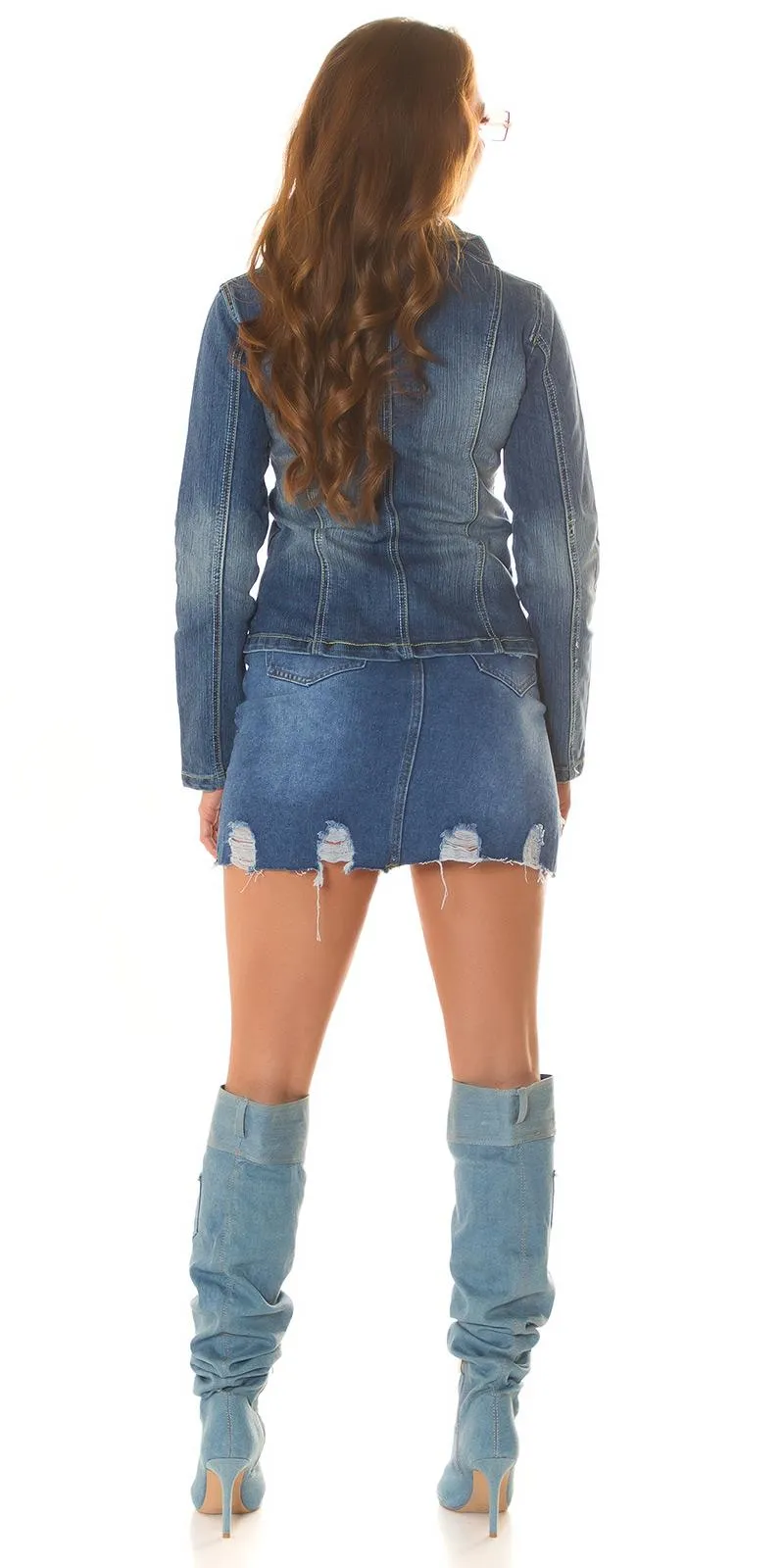 Chaqueta vaquera y brillo en bolsillos