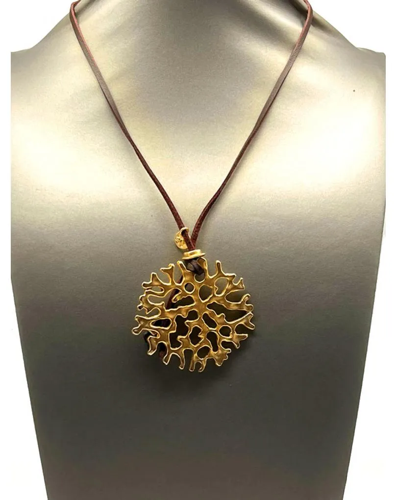 COLLAR DE COLGANTE DORADO PERFECTO FONDO DE ARMARIO