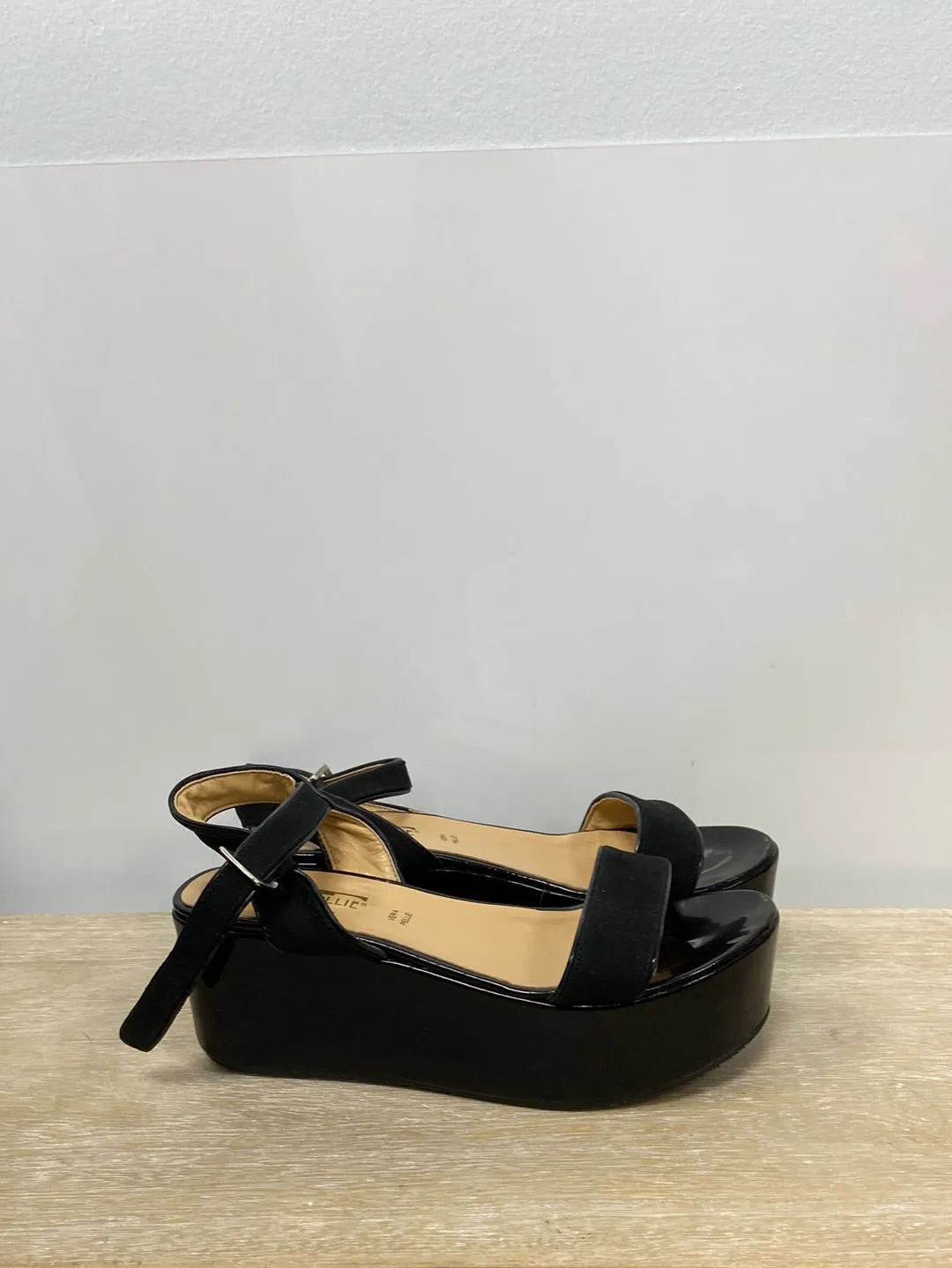 DIVINE FOLLIE. Plataforma negra T.38