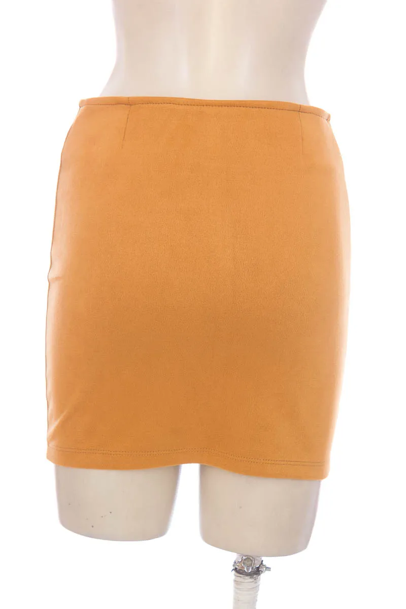 FALDA COLOR MOSTAZA  CLOSEANDO