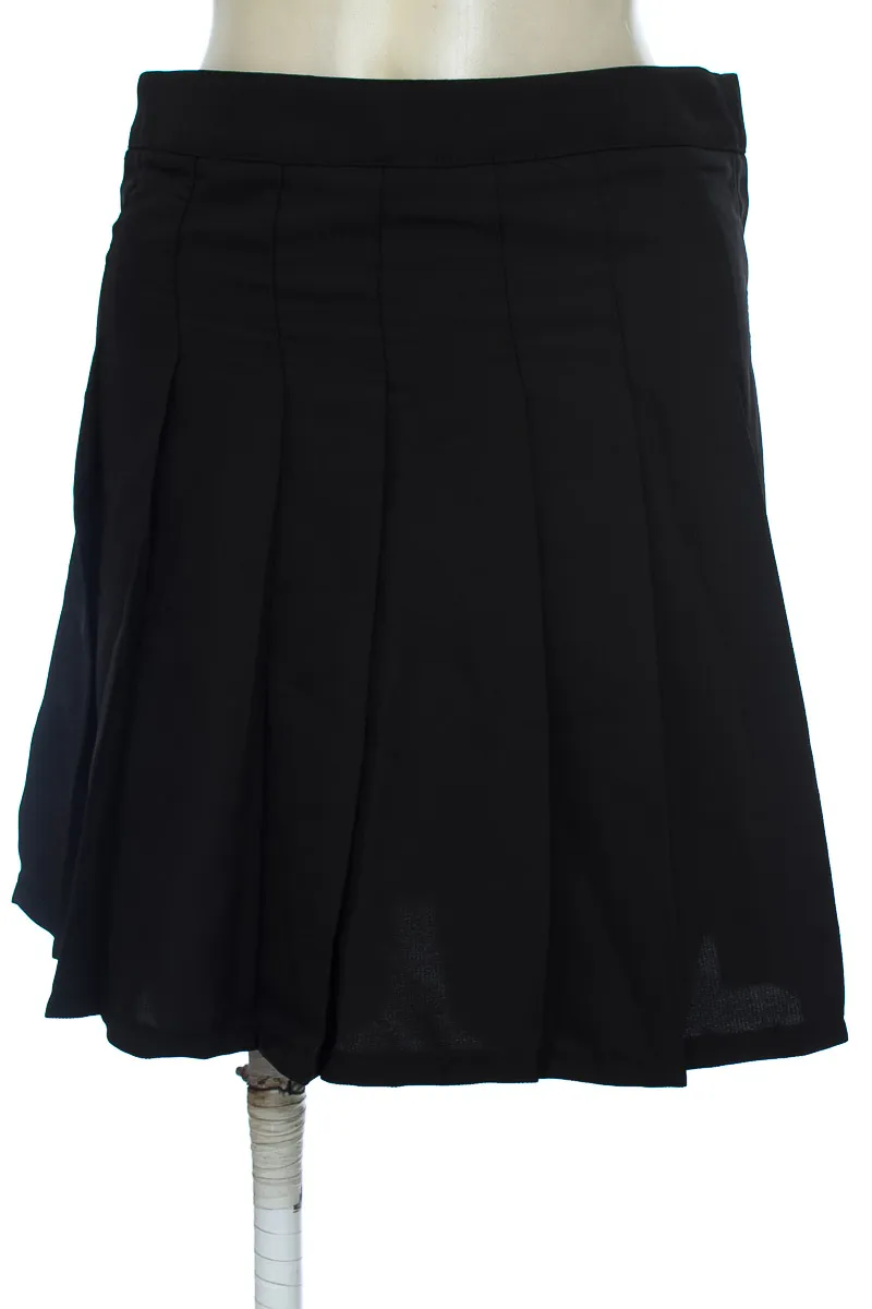 FALDA COLOR NEGRO  CLOSEANDO