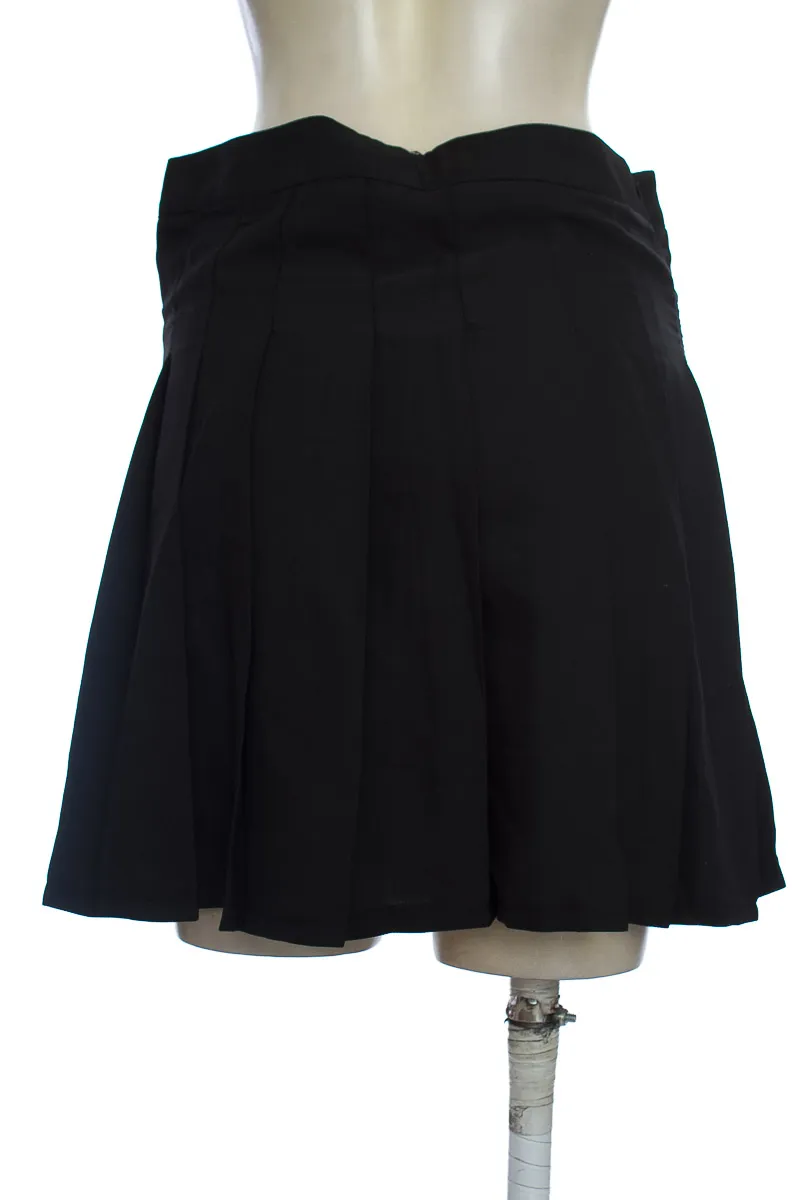 FALDA COLOR NEGRO  CLOSEANDO
