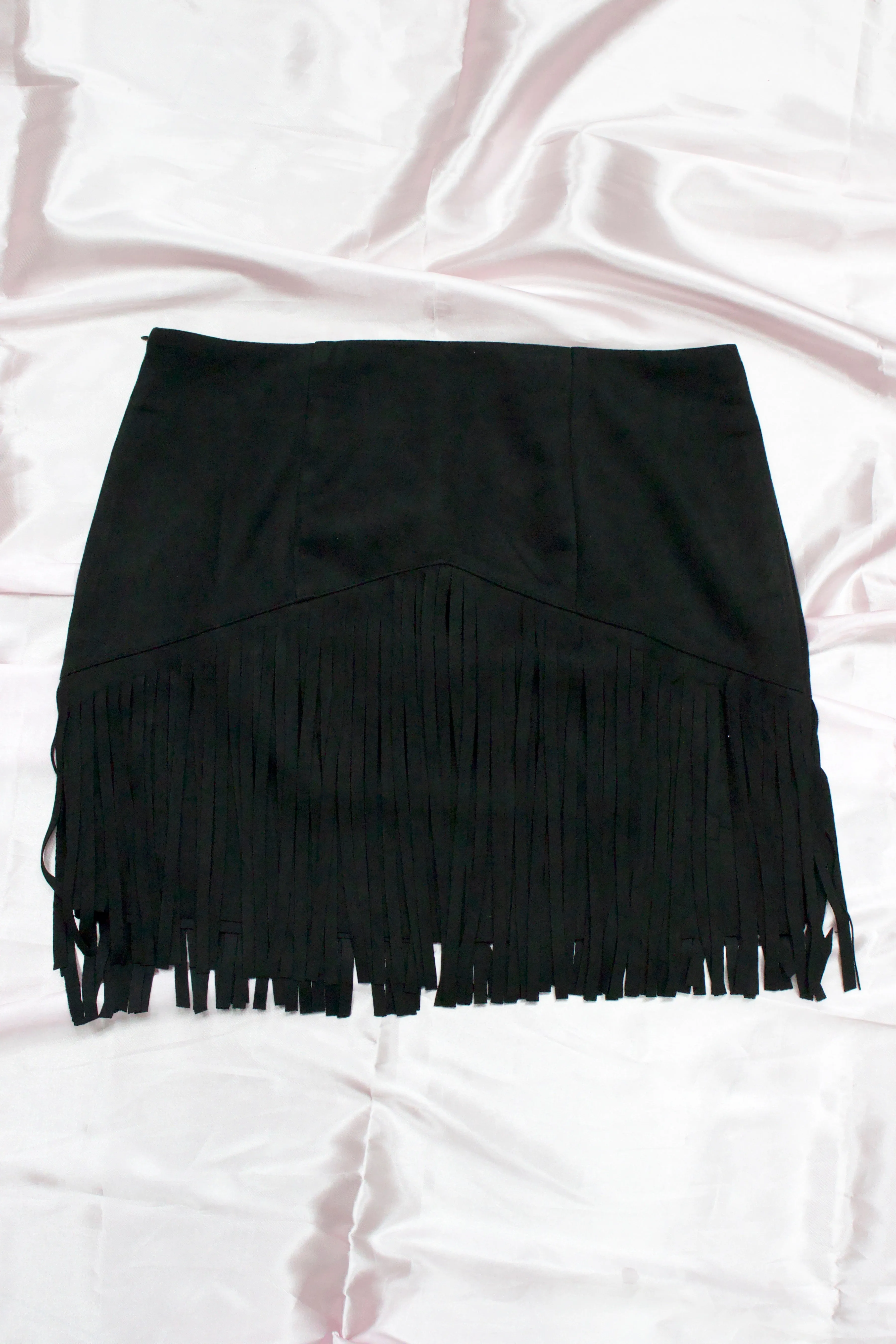 FALDA CORTA DE PIEL SINTTICA CON FLECOS XW2902