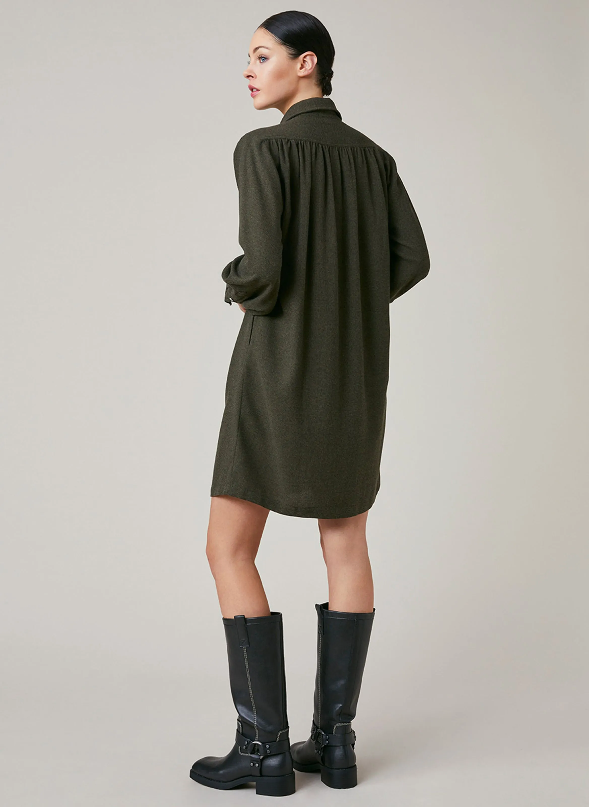 FAWELLIA  VESTIDO CORTO HOLGADO CON FRUNCES EN CAQUI