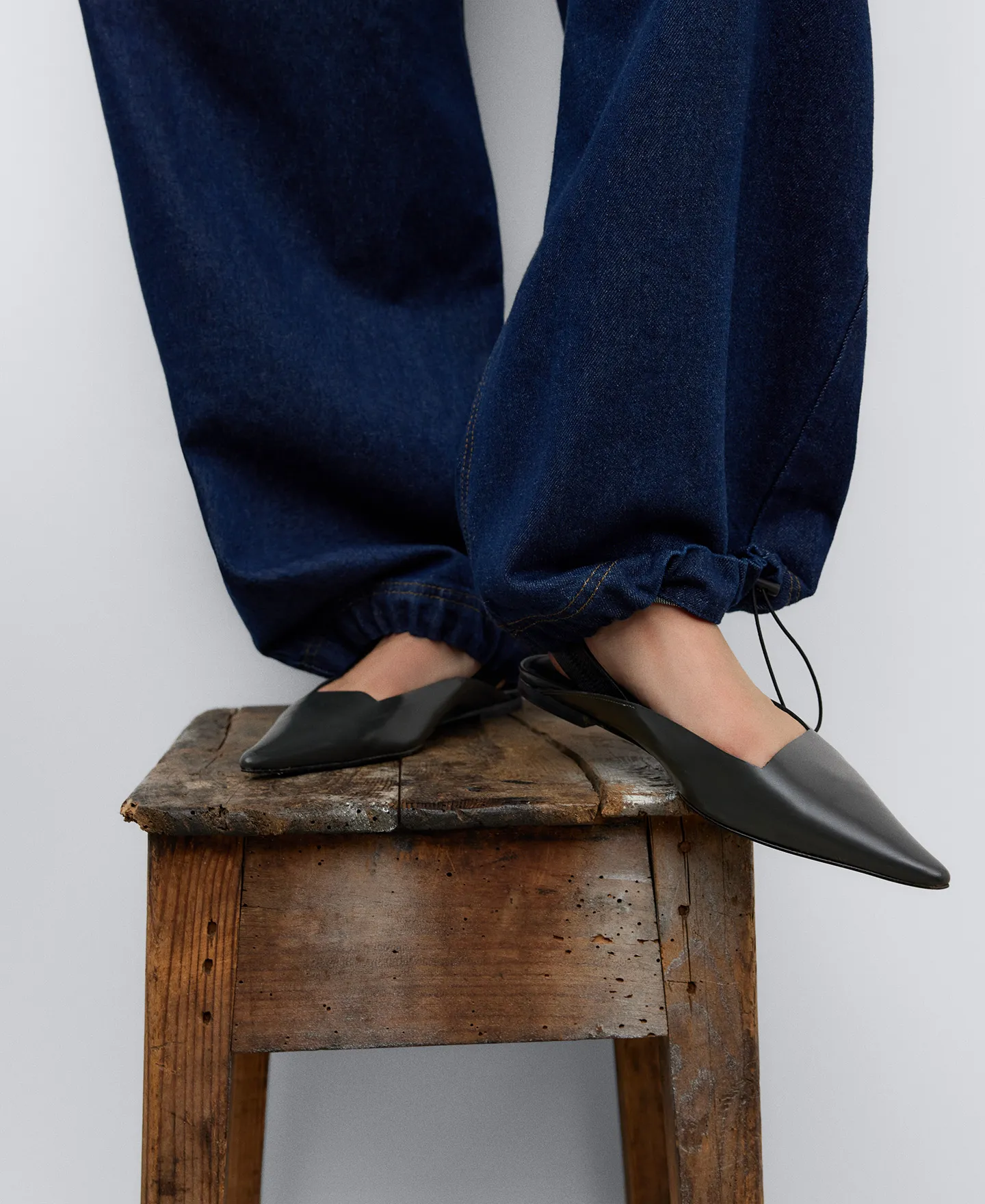 Grey responsible leather shoe woman