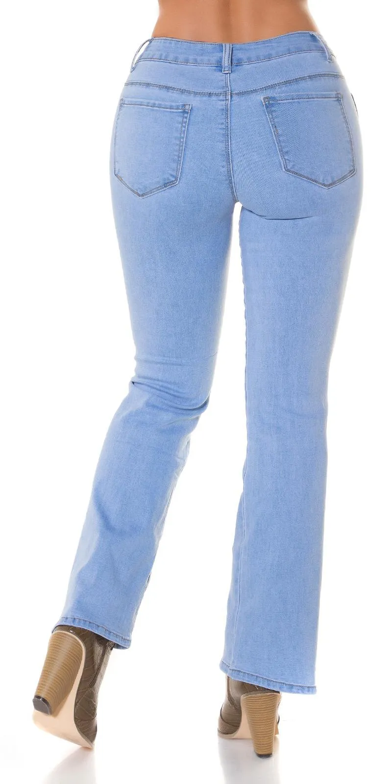 Jeans azul acampanado con abertura