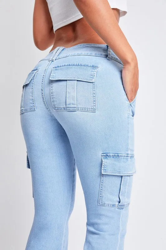 Jeans talle bajo acampanado tipo cargo YMI