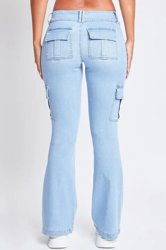 Jeans talle bajo acampanado tipo cargo YMI