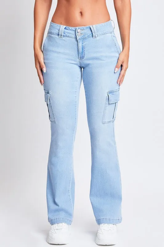 Jeans talle bajo acampanado tipo cargo YMI