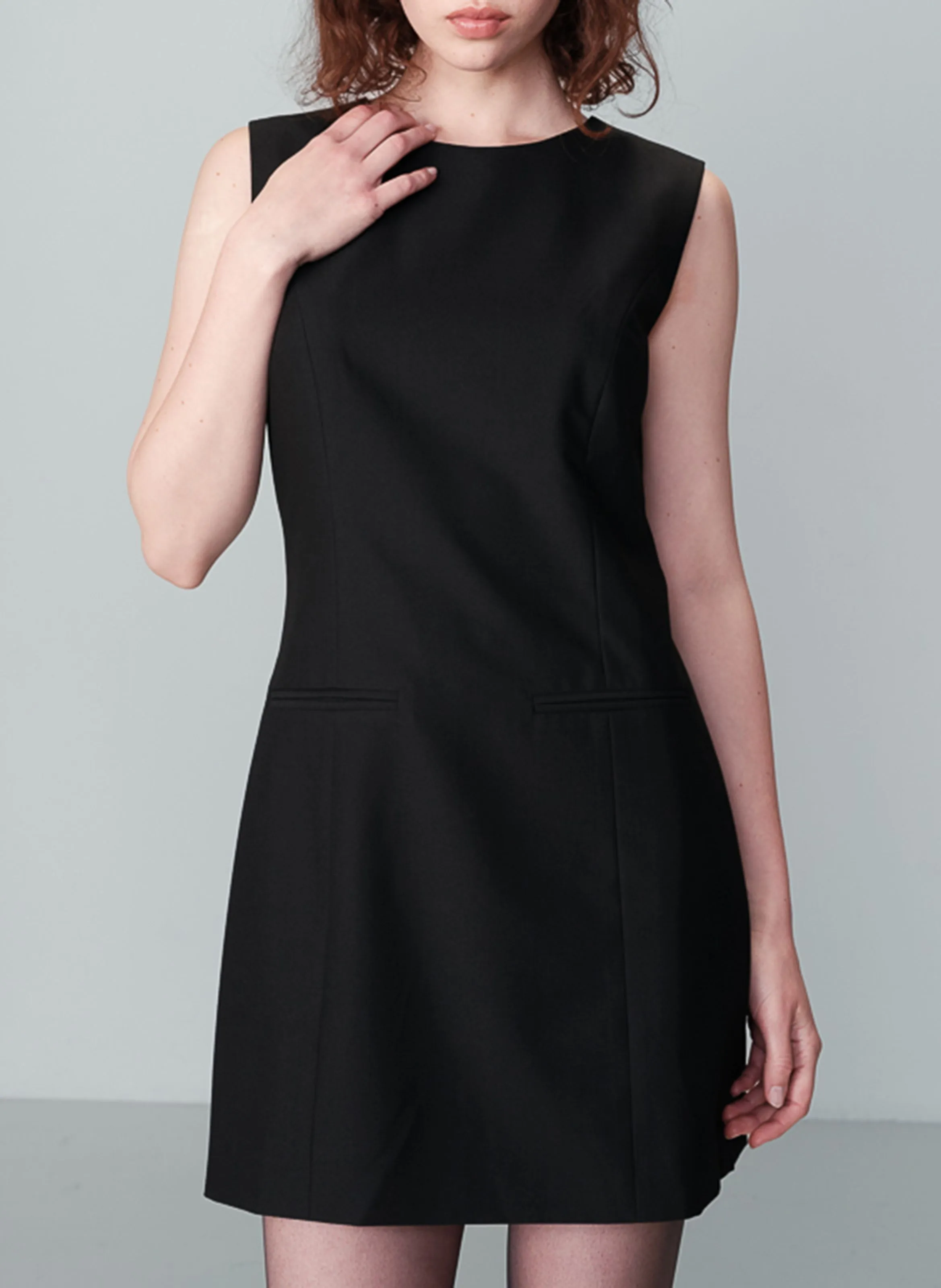 NORMALLY  VESTIDO CORTO SIN MANGAS EN NEGRO