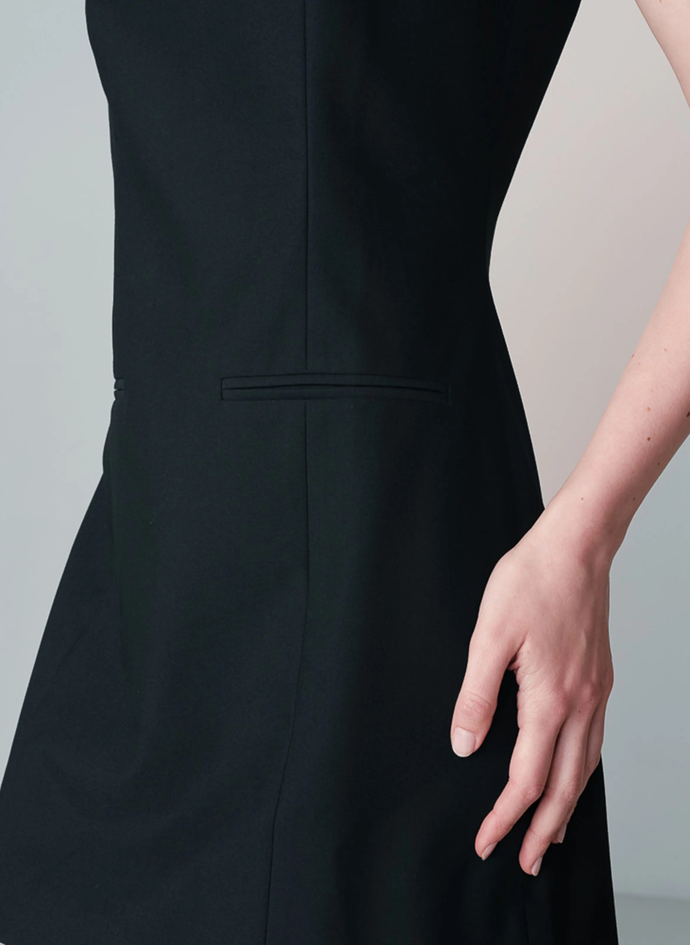 NORMALLY  VESTIDO CORTO SIN MANGAS EN NEGRO