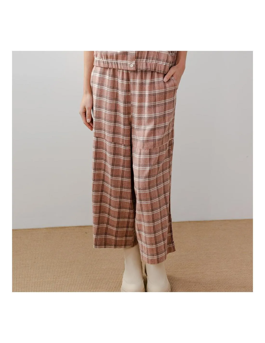 PANTALÓN CON ESTAMPADO A CUADROS PAN