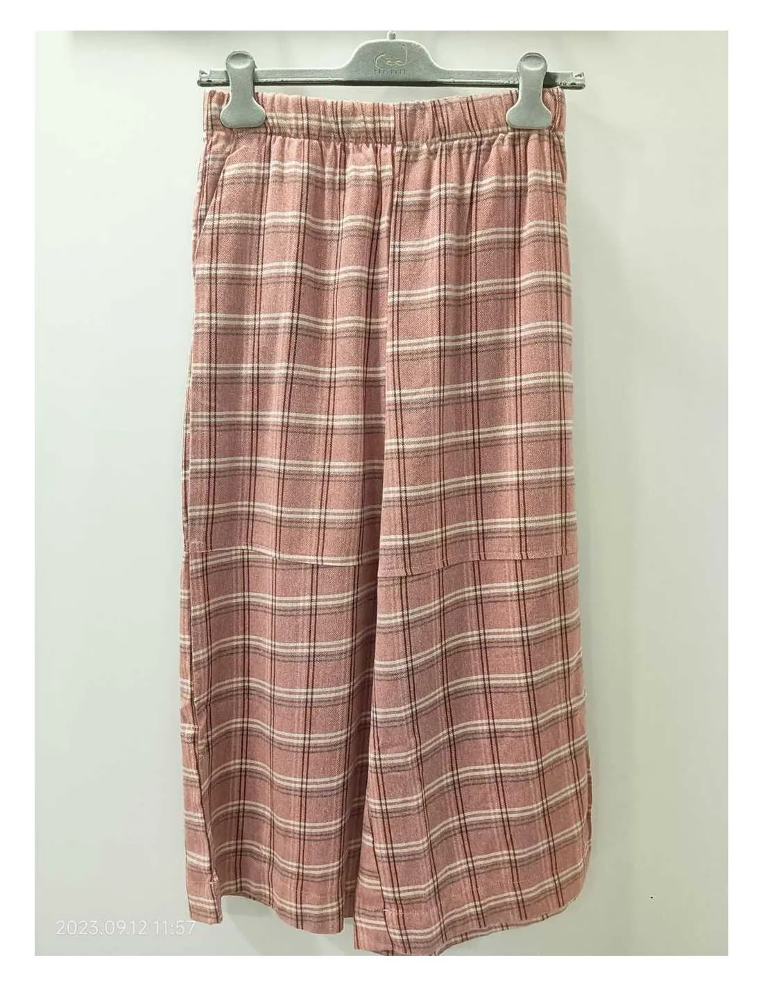 PANTALÓN CON ESTAMPADO A CUADROS PAN