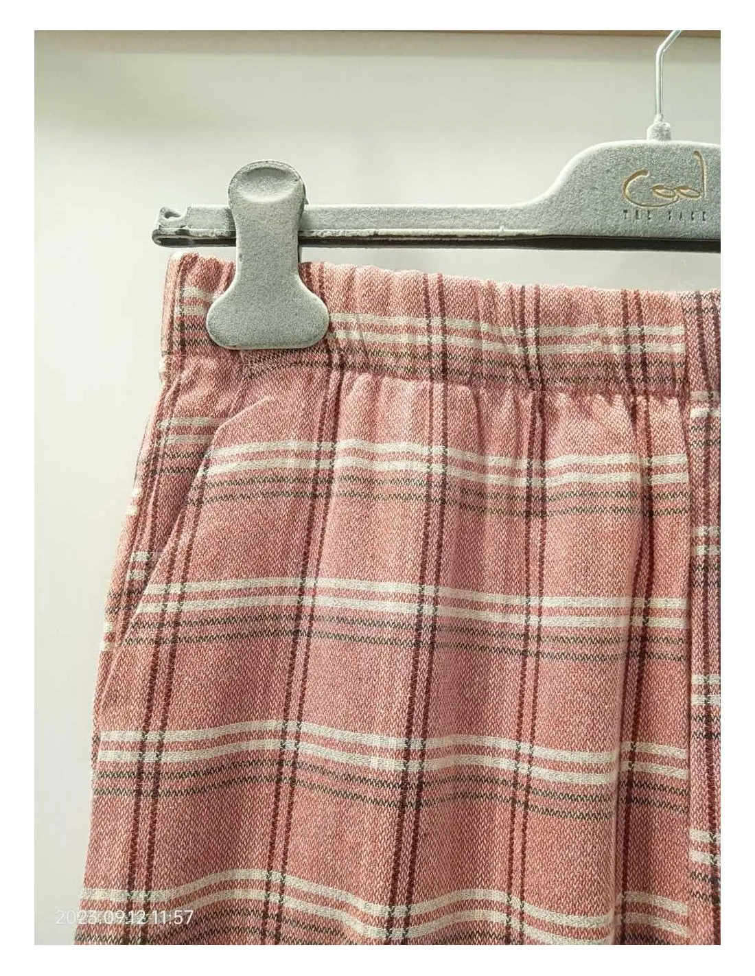 PANTALÓN CON ESTAMPADO A CUADROS PAN