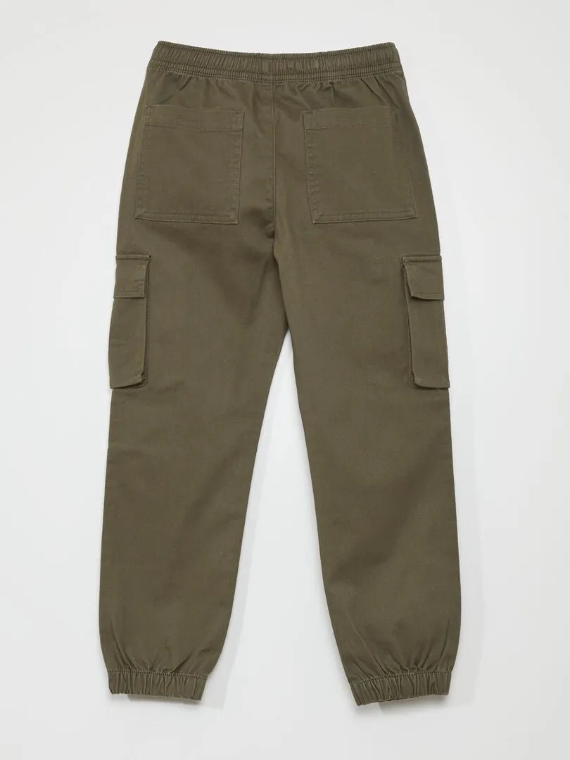 PANTALóN CON MúLTIPLES BOLSILLOS  KAKI
