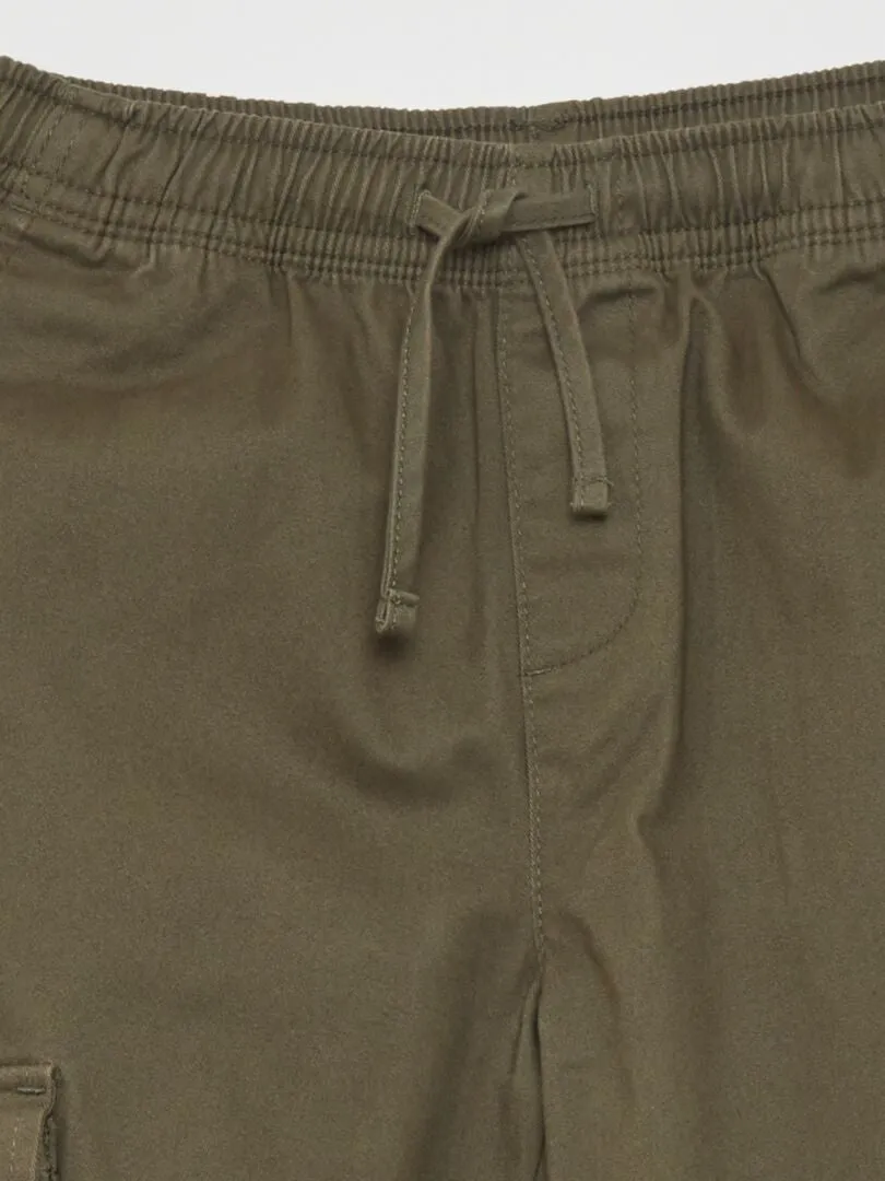 PANTALóN CON MúLTIPLES BOLSILLOS  KAKI