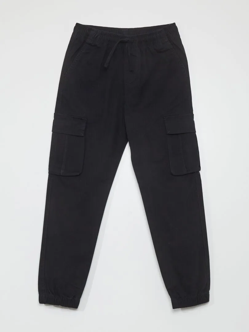 PANTALóN CON MúLTIPLES BOLSILLOS  NEGRO