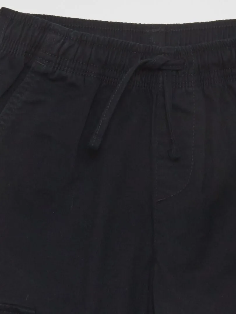 PANTALóN CON MúLTIPLES BOLSILLOS  NEGRO