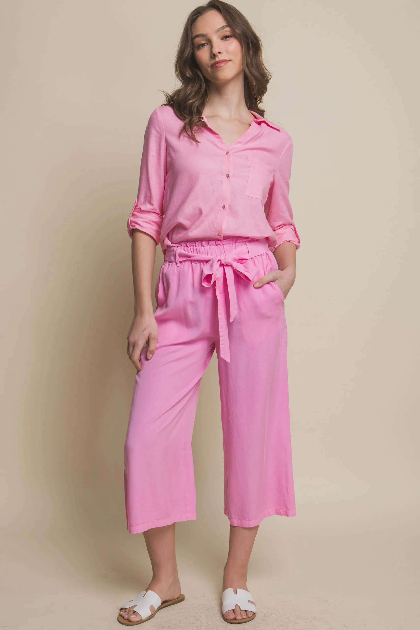 Pantalón crop pierna ancha con faja de tela