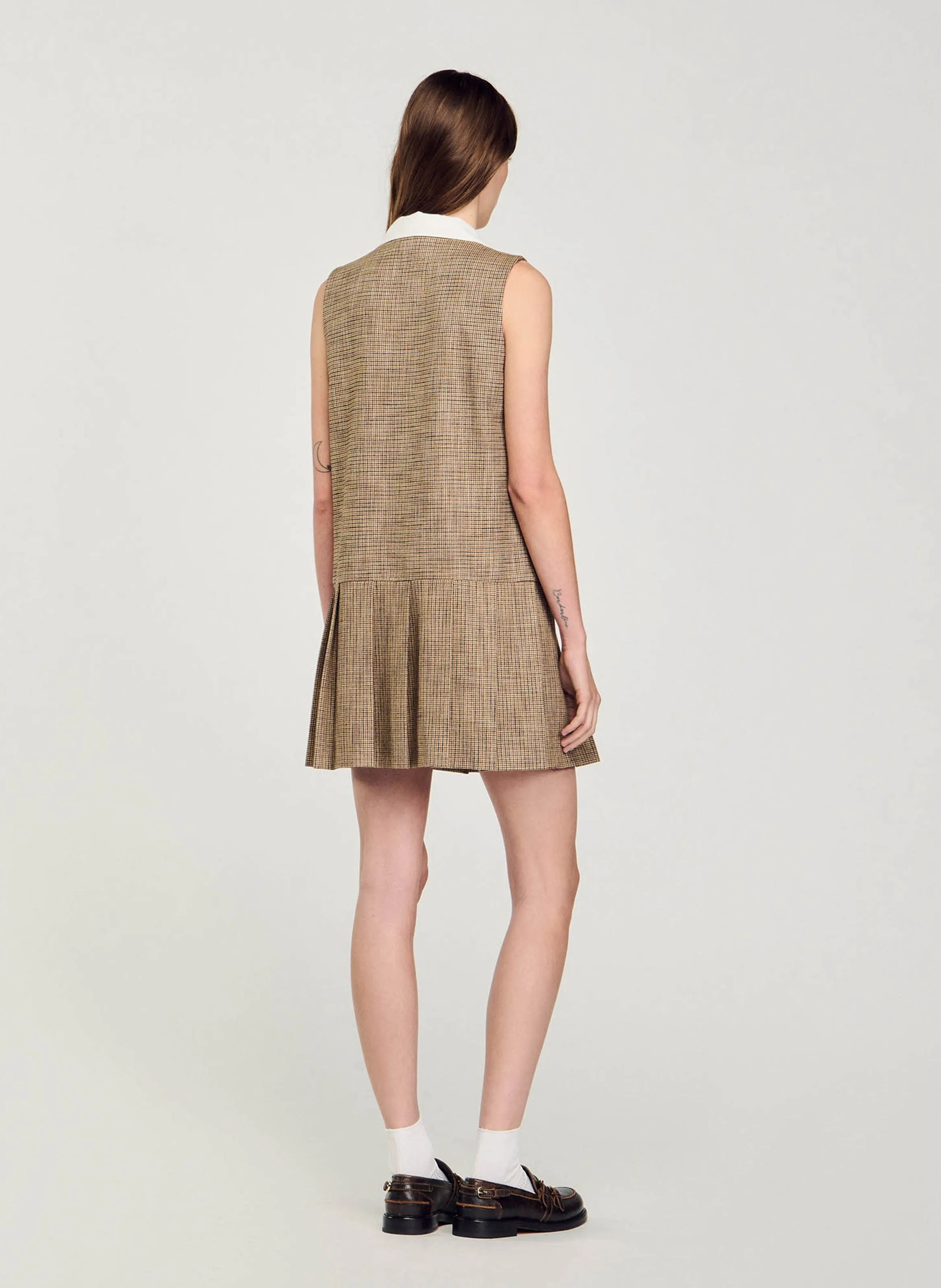 SANDRO Vestido corto con cuello clásico en marron