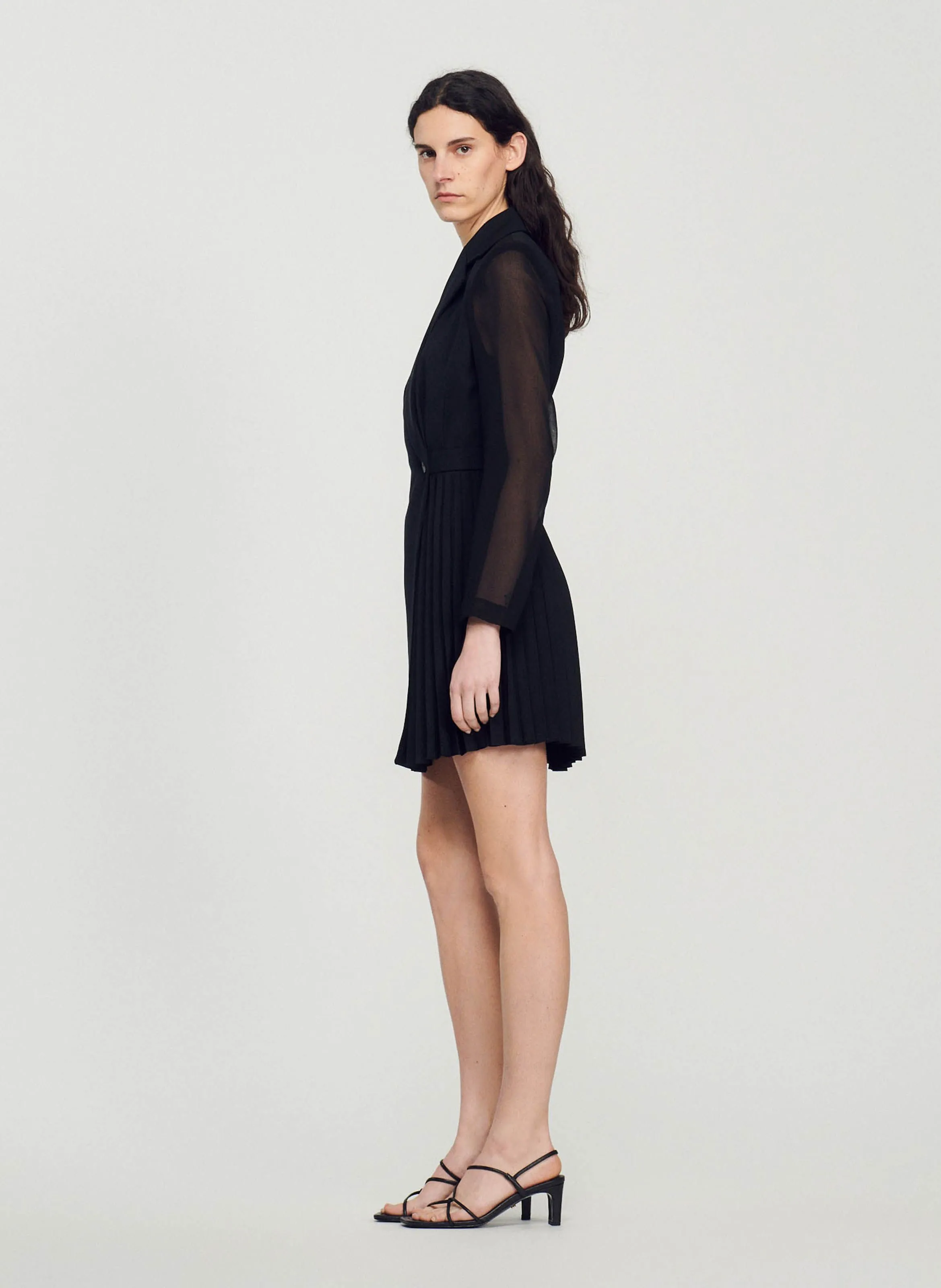 SANDRO Vestido corto con cuello sastre en negro