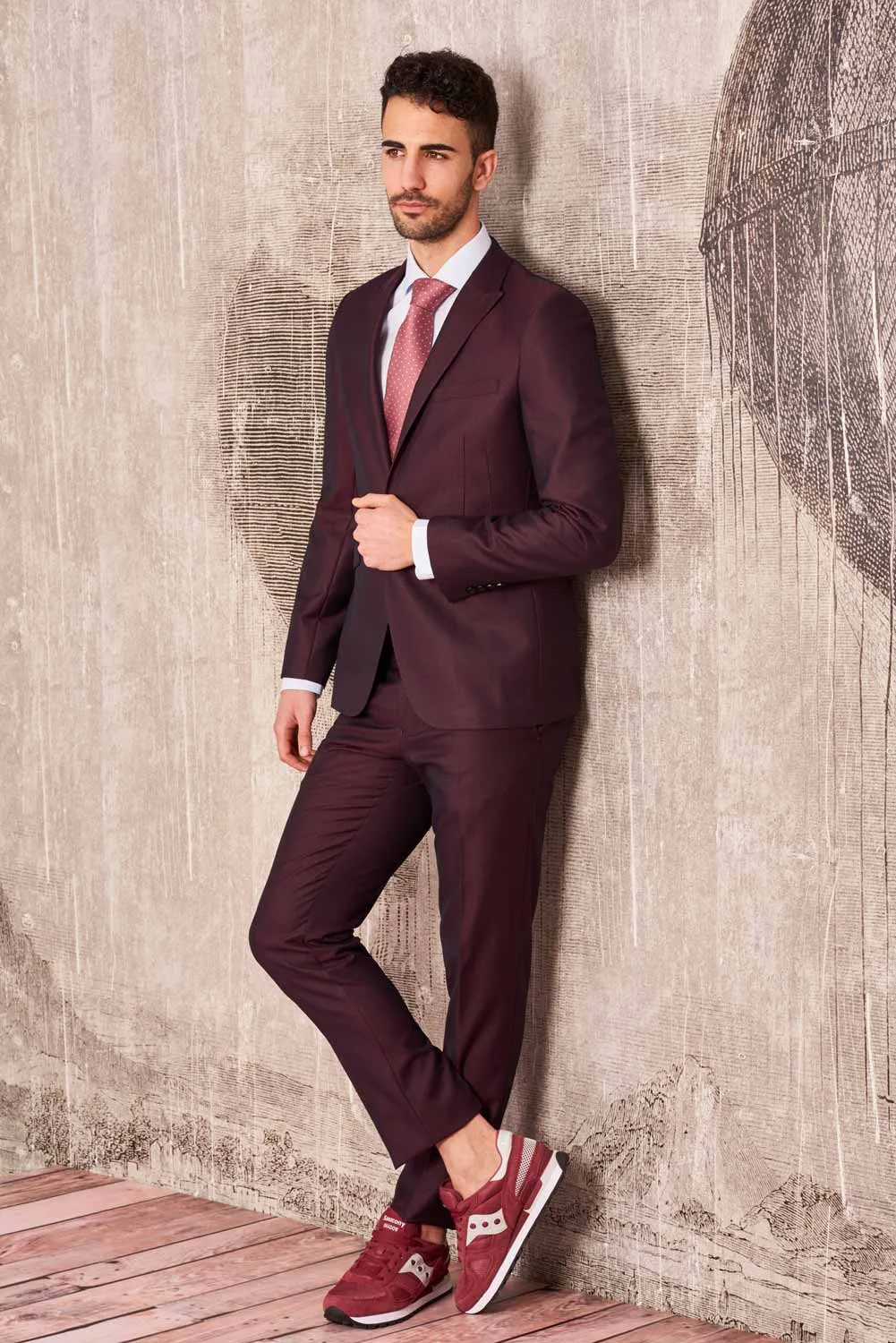 Traje burdeos