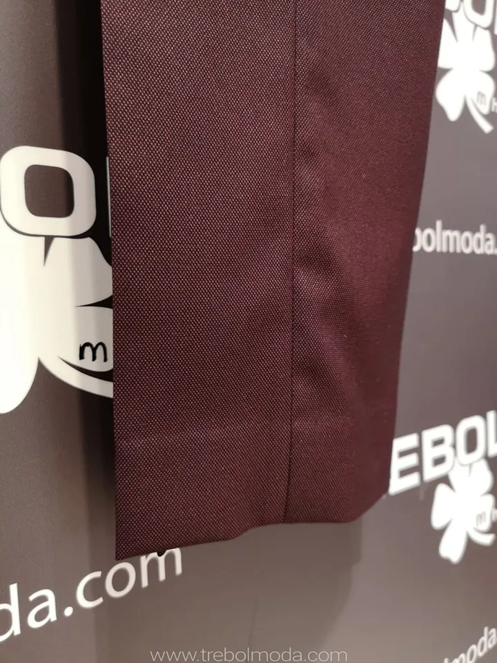 Traje burdeos