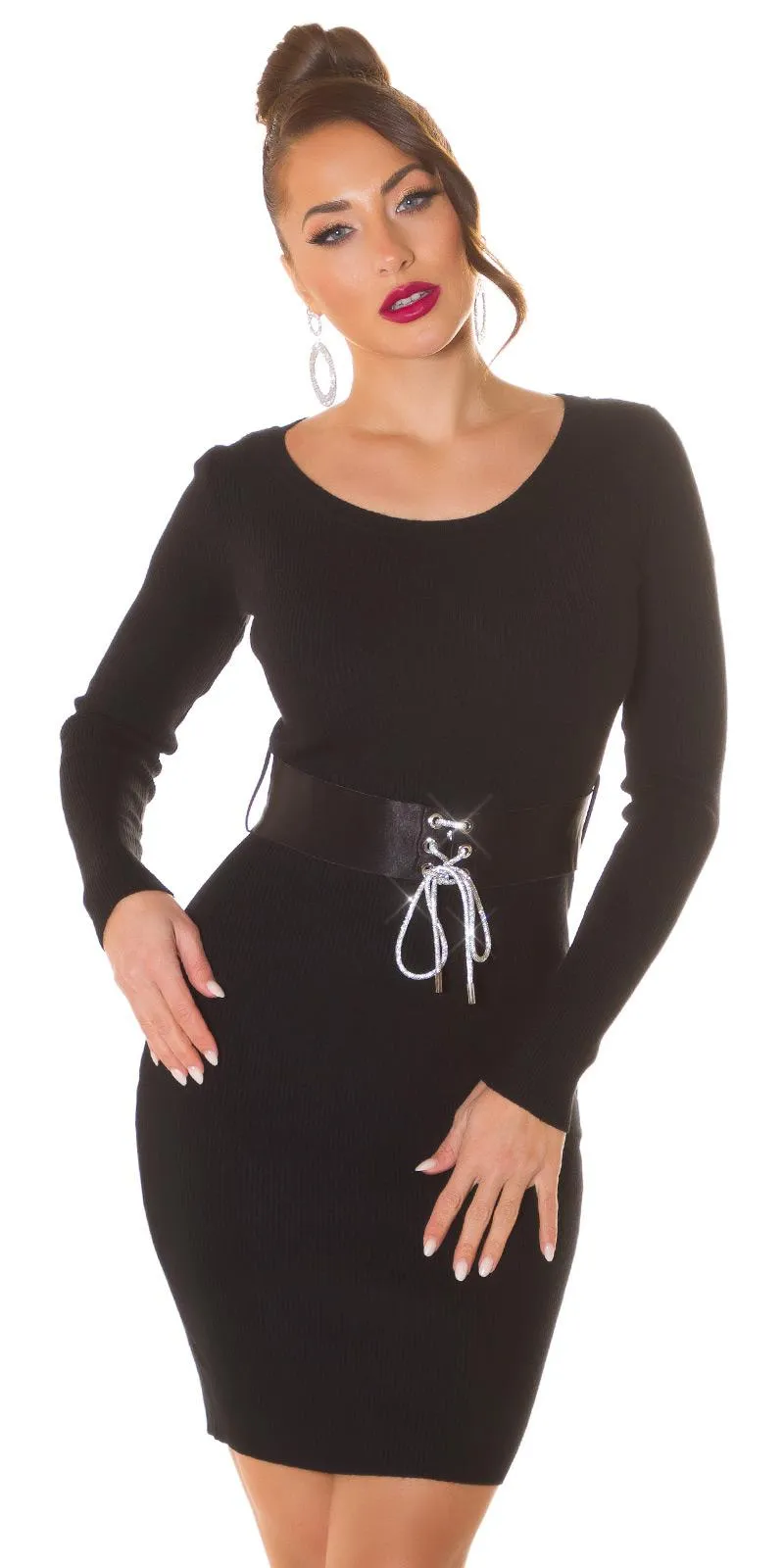 Vestido con cinturón negro de moda