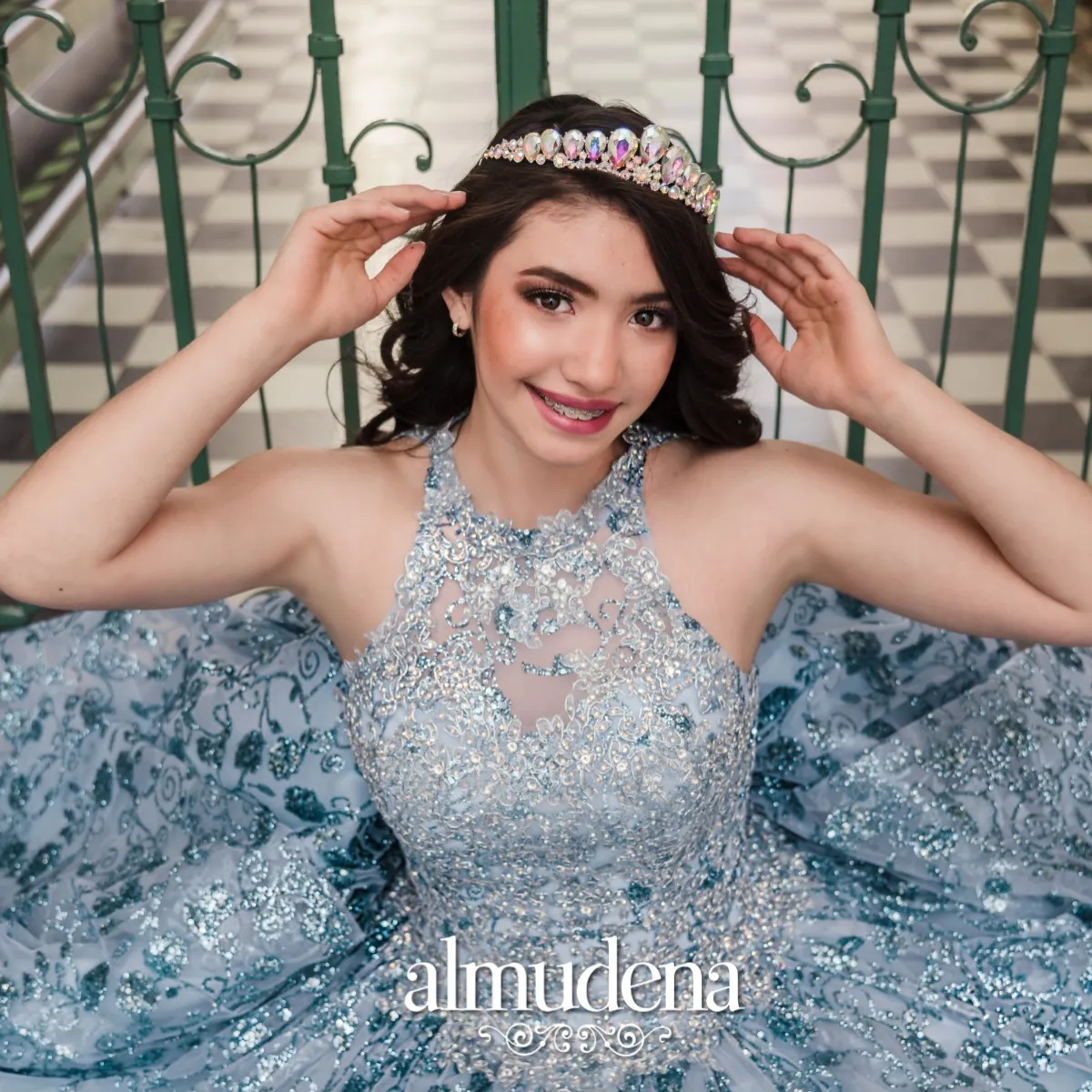 Vestido de XV Azul con Aplicaciones Brillantes