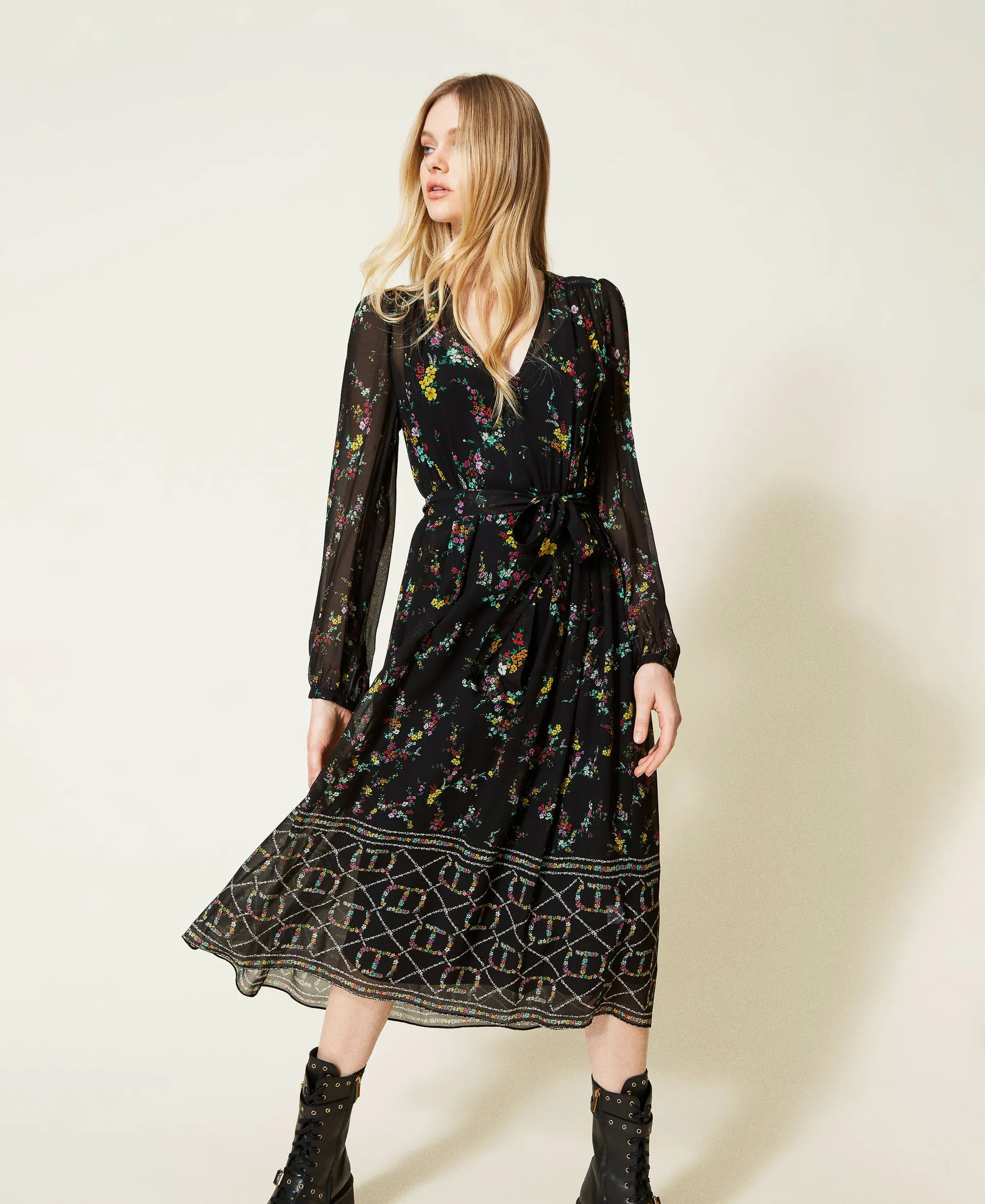 Vestido largo con estampado de logotipo de flores