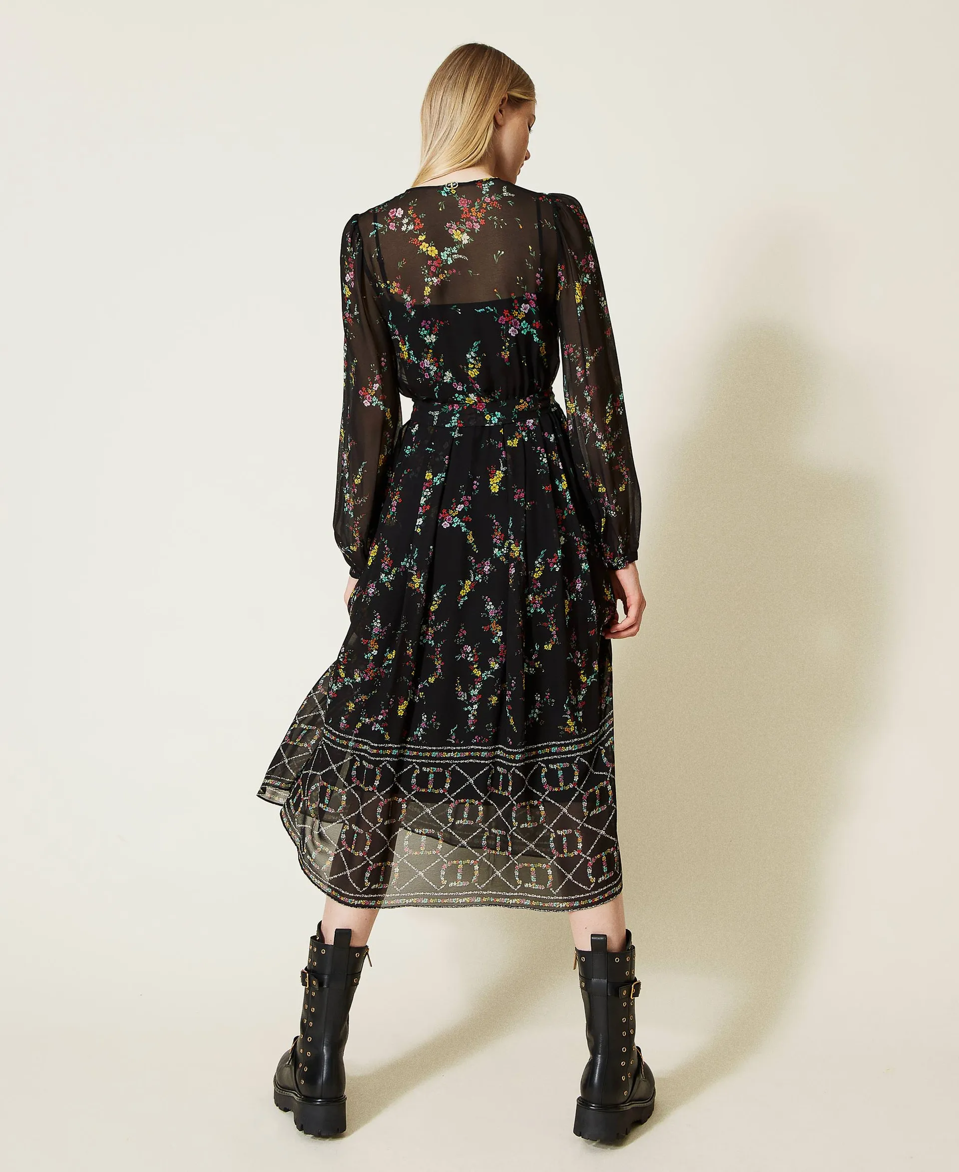 Vestido largo con estampado de logotipo de flores
