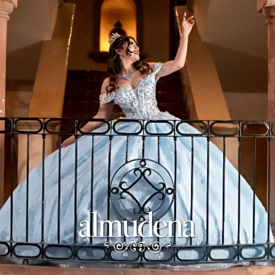 Vestido para Quinceañera Azul con Manga y Pedreria