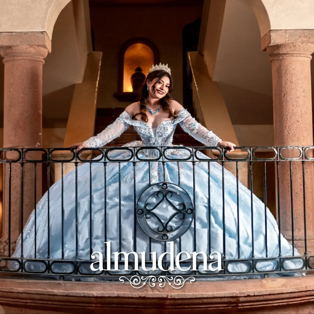 Vestido para Quinceañera Azul con Manga y Pedreria