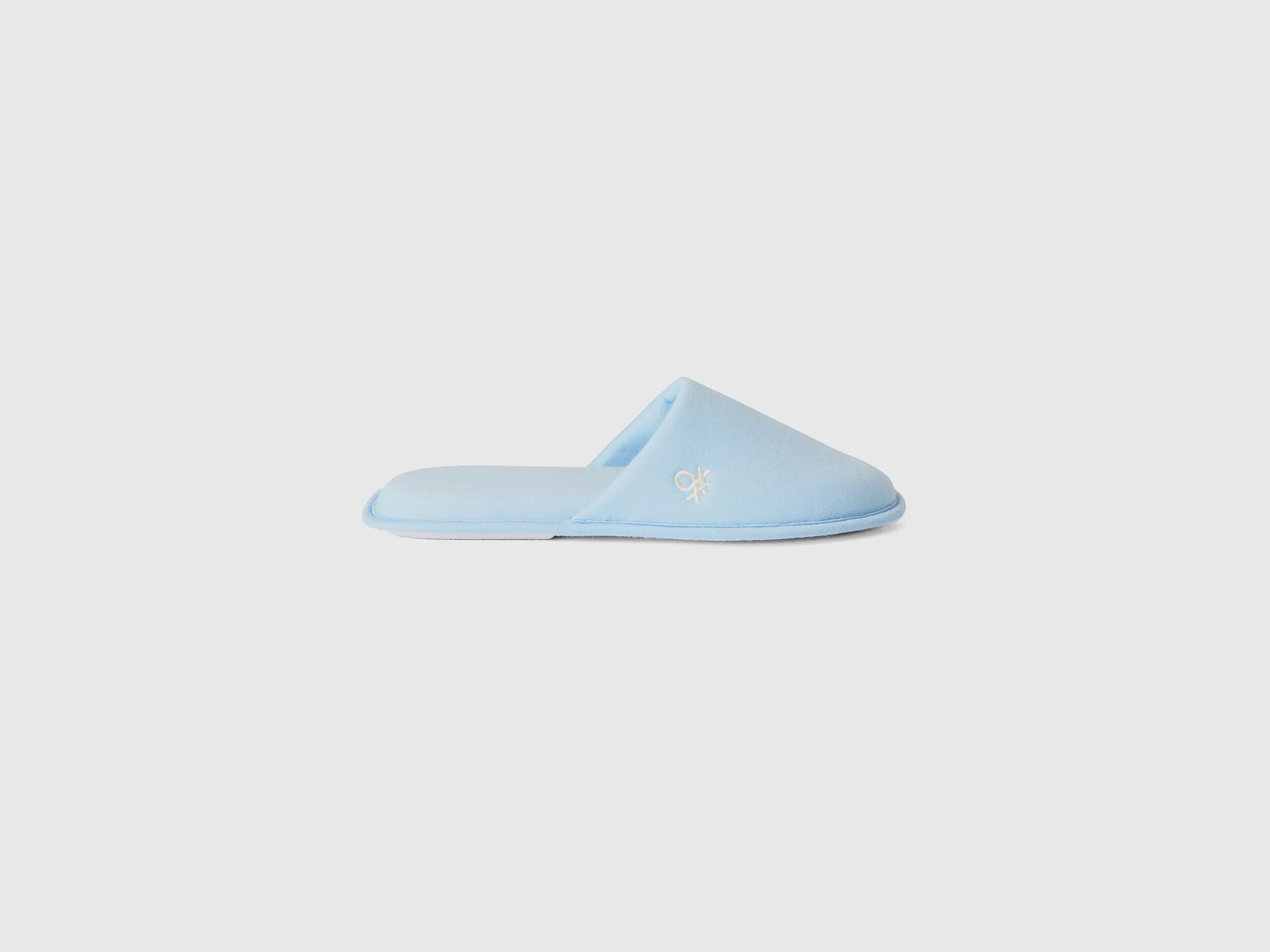Zapatillas con logotipo bordado
