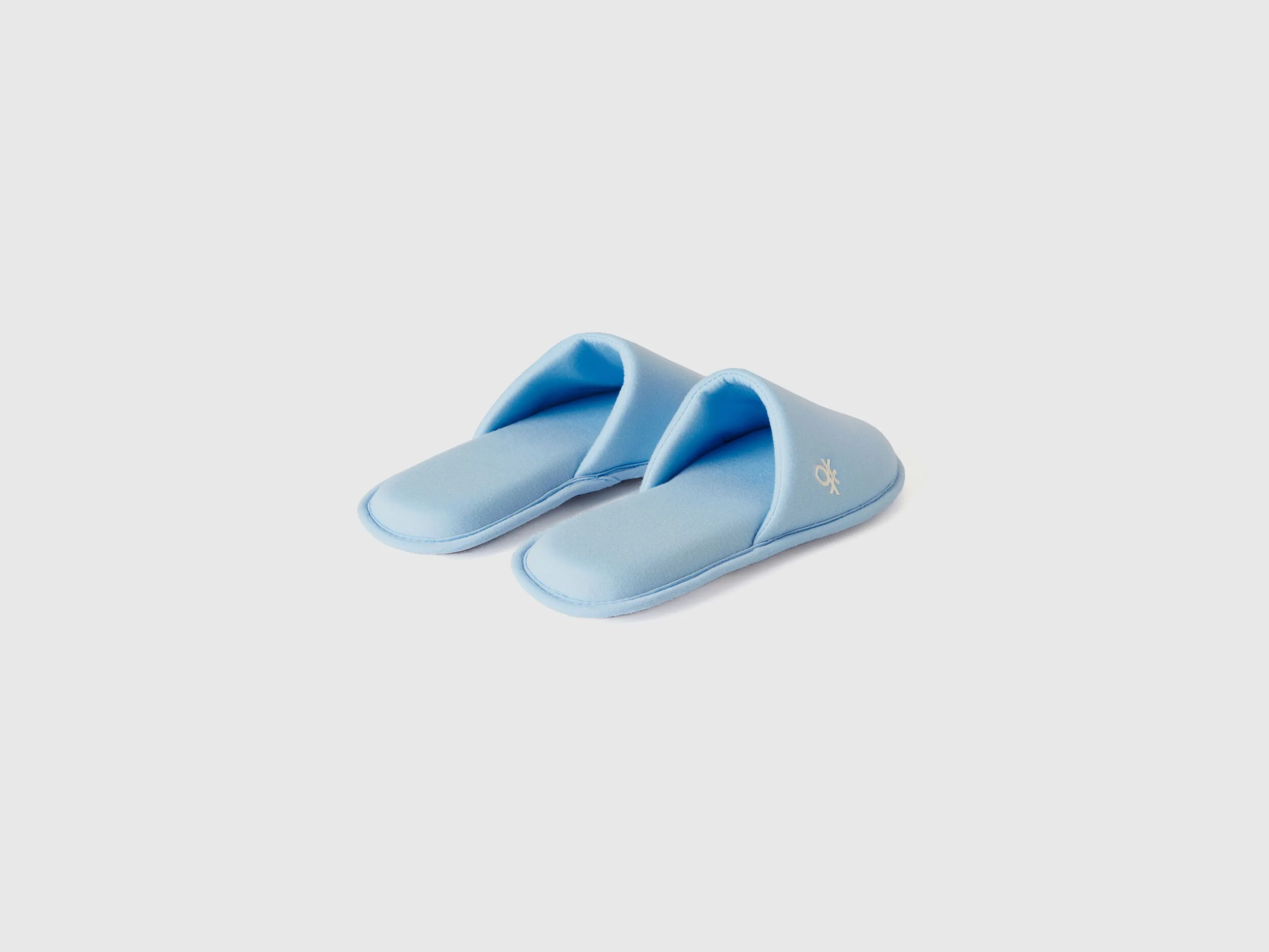 Zapatillas con logotipo bordado